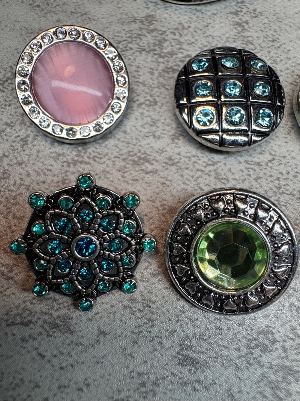 Scarf Clip and Lot of 12: 20mm Snap Button Jewelry Set with Multicolor Accents - Picture 4 of 6